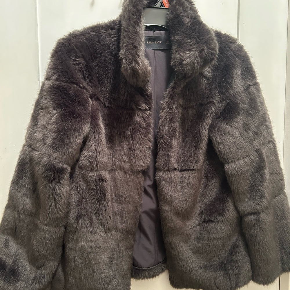 Zara Faux Fur Jacket - Luxurious Dark Gray